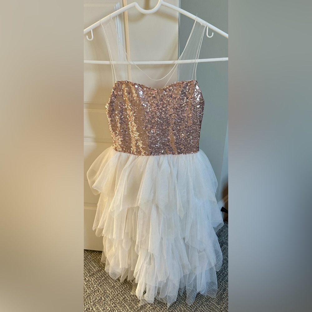 Rose Gold Flower Girl Dress. White Tulle Boho Dress. Girls Size 5. Worn Once.